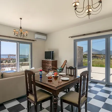 Harites Luxury Homes Adamantas (Milos)